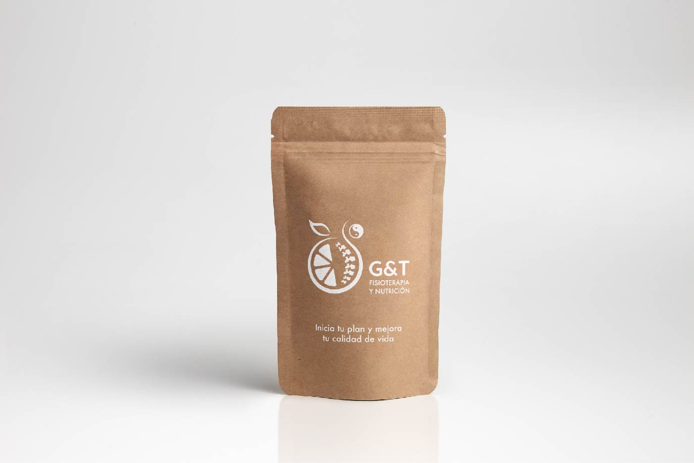 Logotipo G&T sobre bolsa de papel